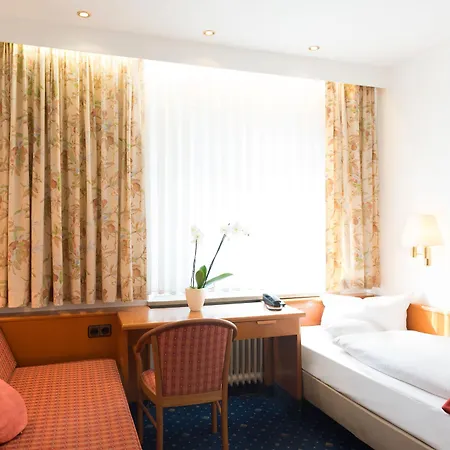 Ringhotel Loew's Merkur 4* Nuremberg