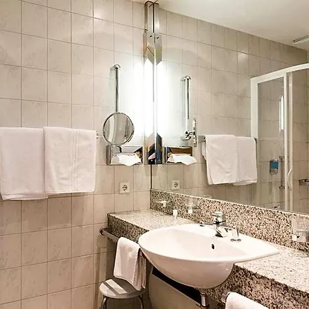 Ringhotel Loew's Merkur Hotel 4*